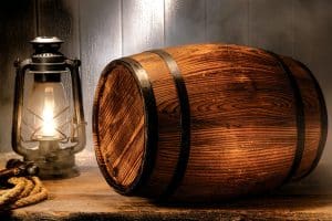 بشکه های پلاستیکی و چوبی